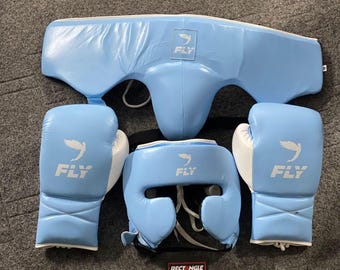 Zestaw do sparingów bokserskich Fly Boxing wykonany z prawdziwej skóry bydlęcej: rękawice, ochraniacz głowy, ochraniacze krocza