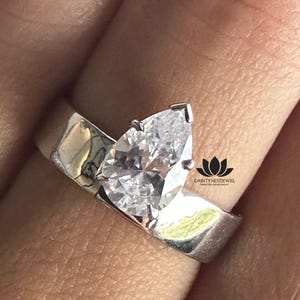 2 Carat Pear Cut Moissanite Ring Solitaire Engagement Ring Ring Solid Gold Wide Band Classic Wedding Promise Ring Anniversary Fine Jewelry