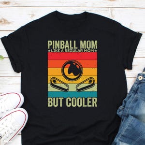 Koszulka &quot;Mama Pinballa jak zwykła mama, ale fajniejsza&quot;, Koszulka &quot;Pinball Flipper&quot;, Koszulka do gier zręcznościowych, Prezent dla gracza w pinball, Koszulka z maszyną do pinballa