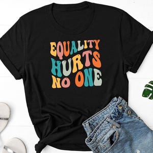 Camiseta &quot;Igualdade Não Prejudica Ninguém&quot;, Camiseta &quot;Direitos LGBTQIA+&quot;, Camiseta &quot;Justiça Social&quot;, Camiseta &quot;Feminista&quot;, Camiseta &quot;Direitos Humanos&quot;, Camiseta &quot;Antirracismo&quot;, Camiseta &quot;Mulher Empoderada&quot;