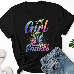 Nur ein Mädchen, das Schlangen liebt Shirt, Schlangenliebhaber Shirt, Haustier Schlange Shirt, Reptilien Liebhaber, Schlangenbesitzer Shirt, Schlangentier Shirt, Schlangen Shirt