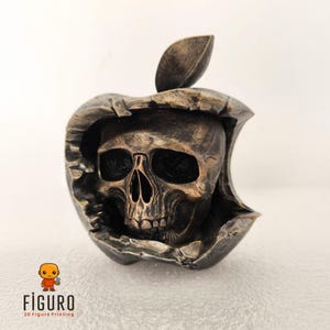 Skull Apple – Hand-Painted Resin Art Figure – Gothic Surreal Decor – 13 cm