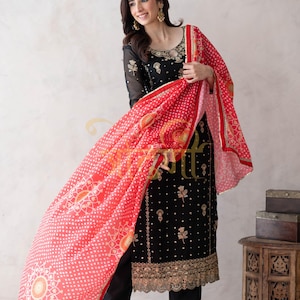 Indiaas zwart met fancy geborduurde motieven en motief Kurta Palazzo-set met dupatta - kant en klare Salwar Kameez-feestkleding van 3 stuks
