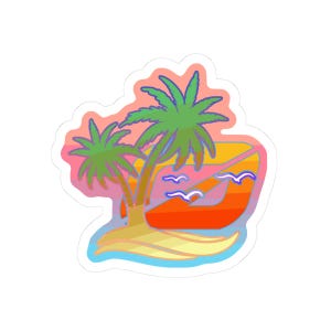 Könnte beinhalten: Ein Aufkleber mit einer tropischen Strandszene. Zwei grüne Palmen stehen vor einem Sonnenuntergang in Orange, Gelb und Rosa. Weiße Möwen fliegen über dem Meer. Der Aufkleber hat einen weißen Rand.