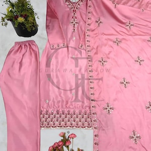 Chinon Silk Kurti Pant Dupatta Set / Indian Ethnic Dress / 3Pc Frauen Set / Traditionelle indische Kurta / Gestickte Kurti