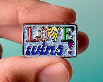 Liefde wint! Pride Emaille Pin, Pride Pin, Love Pin, Love Pride, Trots, LGBT, LGBTQ, Badge, Regenboog