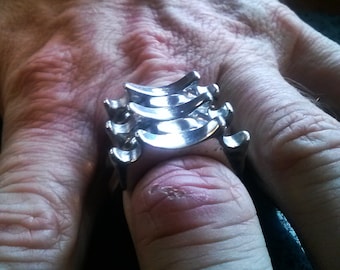 Industrial Ridged Finger Shield Ring