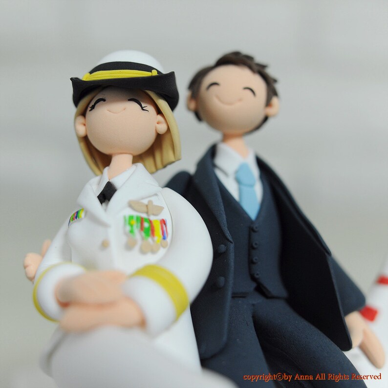 Custom Cake Topper Pilot couple image 4