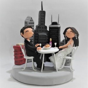 Chicago couple wedding cake topper image 2