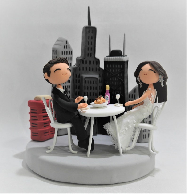 Chicago couple wedding cake topper image 2
