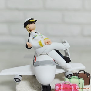 Custom Cake Topper Pilot couple image 5