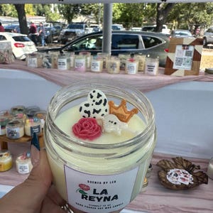 La Reyna inspired candle