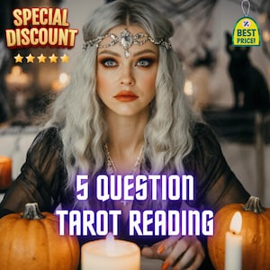 Op de afbeelding: Een persoon met golvend zilverkleurig haar, een kristallen hoofdsieraad en een zwarte top, geplaatst achter twee oranje pompoenen en een witte kaars. Tekst leest SPECIAL DISCOUNT, BEST PRICE en 5 QUESTION TAROT READING met vijf gele sterren.