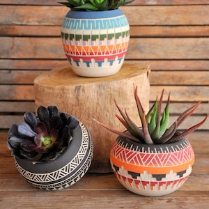 Made To Order Céramique planteur poterie Navajo inspiration Sculpté sgraffite Vase GEO Aztèque Géométrique cactus succulent planteur noir blanc image 4