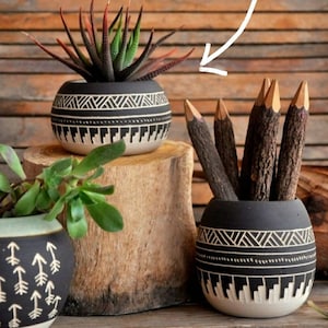 Made To Order Céramique planteur poterie Navajo inspiration Sculpté sgraffite Vase GEO Aztèque Géométrique cactus succulent planteur noir blanc image 8