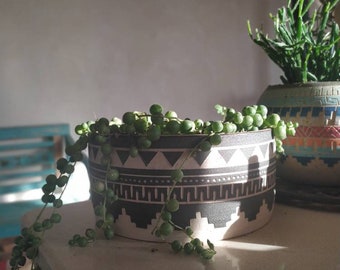 Jardinière en céramique poterie noir blanc vase sgraffite sculpté jardinière d'intérieur faite main avec vase de drainage décor rustique bohème aztèque
