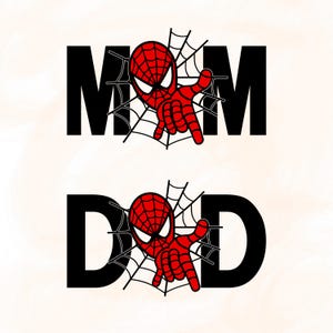 Puede incluir: Diseño gráfico con las palabras "MOM" y "DAD" en letras negras en negrita. Cada palabra tiene un personaje de Spider-Man rojo con un diseño de telaraña. Los personajes de Spider-Man están en una telaraña.