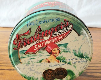Lata coleccionable antigua de Fralinger's Salt Water Taffy de 1926