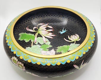 Kinesisk handgjord cloisonné-emaljskål med krysantemum och fåglar, 1900-tal-1940-tal