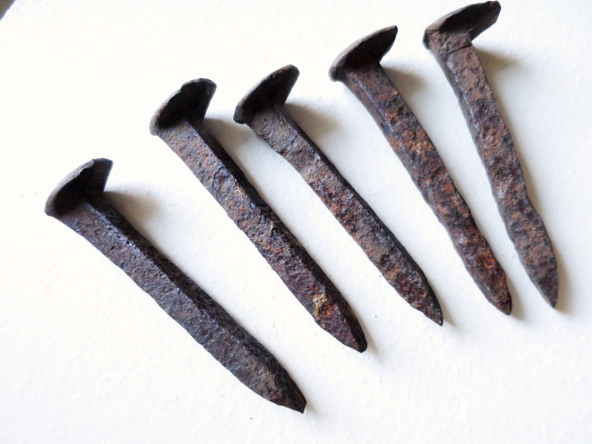 Proantic: 6 Large Wrought Iron Quadrilobed Nails XVII Century