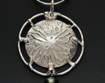 Chrysanthemum Round Pendant in Sterling Silver - Peacock Pearl in Green Tones