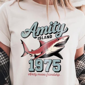 Camiseta de Isla Amity 1975, camiseta de la película Tiburón, camiseta de la Semana del Tiburón, camiseta retro de suspenso playero, fan de la película de terror "El Gran Tiburón Blanco", 50.º aniversario