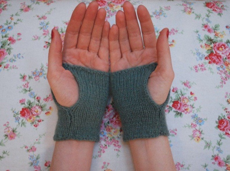 sweet robin wrist-ees KNITTING PATTERN image 5