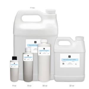Puede incluir: Varios recipientes de plástico blanco de diferentes tamaños, etiquetados con "Dipropylene Glycol (DPG)". Los tamaños incluyen 4 oz, 8 oz, 16 oz y 32 oz. El recipiente más grande pesa 7,7 lbs, aproximadamente 3,5 kg.