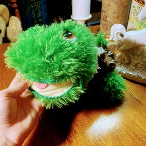 Tommy T- Stuffies Plush - Early 2010s– Green Fuzzball with Hidden Pocket & Magnetic Feet- PERFECT CONDITION -Like new
