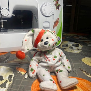 Holiday Teddy – 1998 – Ty Beanie Baby – Christmas Bear in Festive Hat