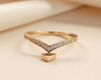 モアッサナイトV字型リング、ゴールドメッキスターリングシルバーシェブロンハートチャームリング