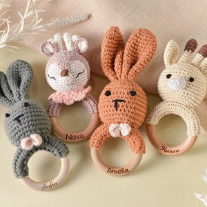 Personalized Toy Rattle with Baby Name, Custom Animal Crochet Baby Rattle, Baby Shower & Nephew Gift, Engraved Wooden Soothing rattle