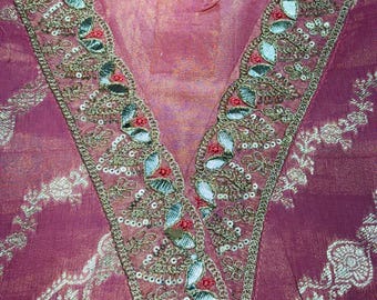 Ensemble costume rose en soie Banarasi | Col travail miroir, matériau pour robe indienne