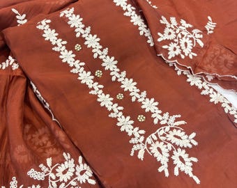 Ensemble Mal Masline marron rouille pour femme | Salwar Kameez blanc brodé style pakistanais | Kurta Mal Masline avec dupatta assorti |
