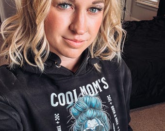 Sudadera con capucha del Club de Mamás Geniales - Sudadera con estampado de calavera y nudo - Sudadera moderna para mamás - Regalo divertido para la maternidad - Sudadera con capucha moderna y atrevida para mamás