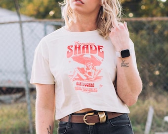 Camiseta corta con estampado "Throwing Shade Ain’t Gonna Make You Shine" - Empoderando a las mujeres - Top corto atrevido - Top corto audaz - Camiseta de verano para mujer