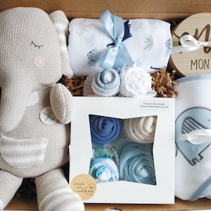 Prezent na Baby Boy Shower, Prezent dla dziecka, Luksusowy prezent dla dziecka, Zestaw dla chłopca, Kosz prezentowy dla chłopca, Kocyk do otulania, Rekwizyt do zdjęć Milestone, Body