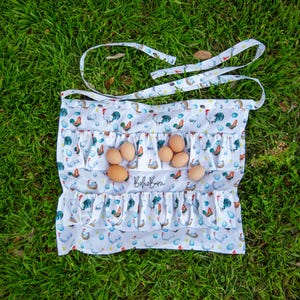 Egg collecting apron for farm eggs, egg gathering apron, fresh egg apron, homestead apron, homestead accessories, apron for eggs