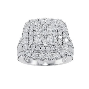 Lab Grown 2.5 Ct Diamond Engagement Ring in 14k White Gold (VVS, F Color)