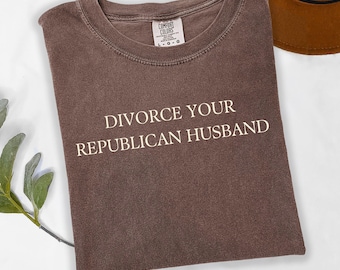 T-Shirt „Scheide dich von deinem republikanischen Ehemann“ – Unisex, lustiges Anti-MAGA-Shirt, Schluss mit dem Republikaner, Schluss mit deinem MAGA-Ehemann