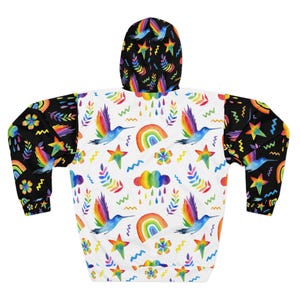 Artistic Apparel - Sudadera unisex con capucha arcoíris acogedora: ropa de estar colorida para todos los días imagen 3