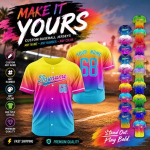 Puede incluir: Jerseys de béisbol personalizados con un diseño degradado en amarillo, rosa y azul. Las camisetas muestran el texto "Anyname" y el número "68". La imagen también muestra varias opciones de color y el texto "Make it Yours".