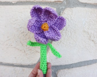 Crocus Flower Pen Sleeve, Crochet Flower Pen, Teacher Gift, Boss Gift idea, Ball Point Pen Sleeve, Spring Flower, Mom Gift