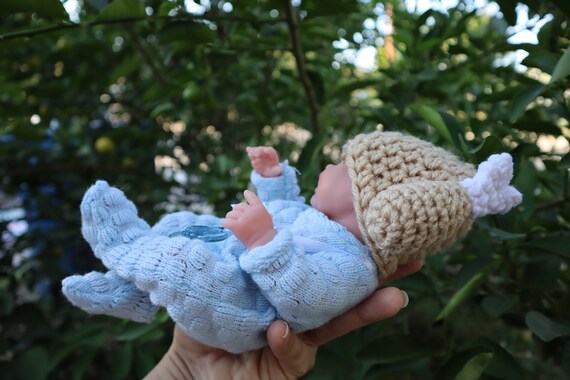 Tiny Hats for Tiny Babies