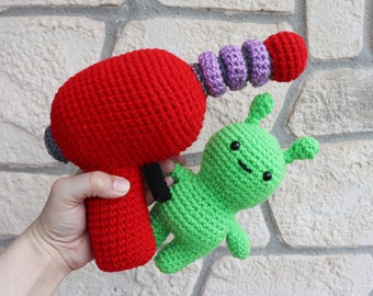 Crochet Alien, Space Blaster Gun Toys, Ray Gun, Alien and Gun Prop, Crochet Space Shooter with Alien