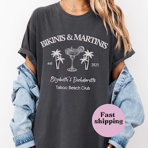 Camisa de despedida de soltera con bikinis y martinis, ubicación personalizada, fiesta final, colores cómodos, camisas de despedida de soltera personalizadas