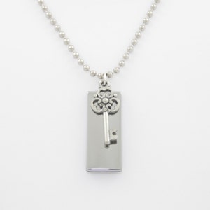 8GB USB Memory Necklace image 3