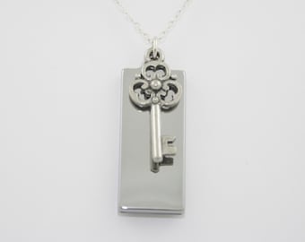 8GB USB Memory Silver Necklace