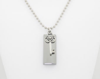 2GB USB Memory Necklace w/key & ball chain