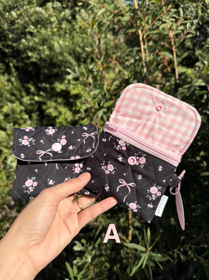 Quilted Zipper Wallet: Handmade Fabric Mini Pouch with Keychain A - Black rose